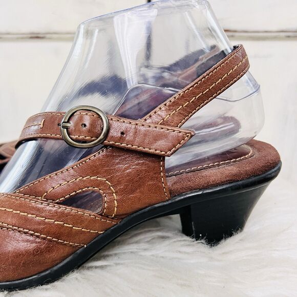 Earth Brown Heeled Shoes - Picture 3 of 8